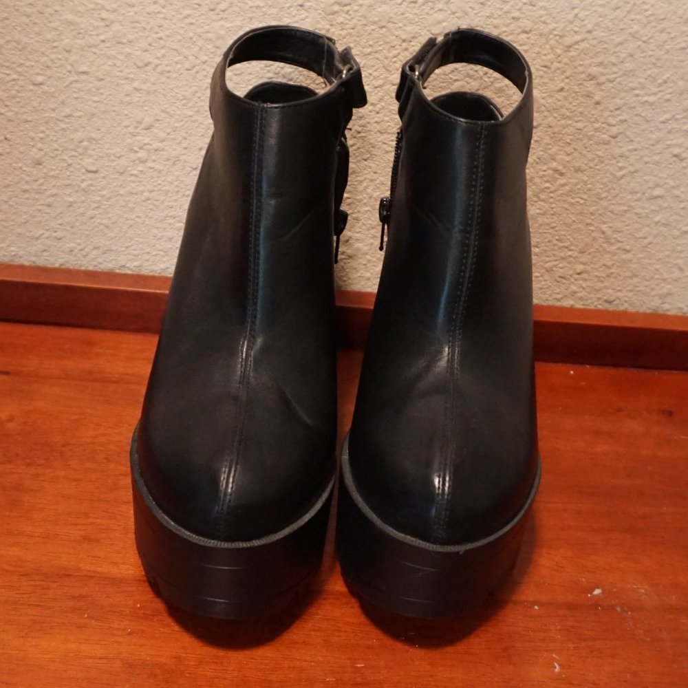 N.Y.L.A. Black Leather Womens Heels 7